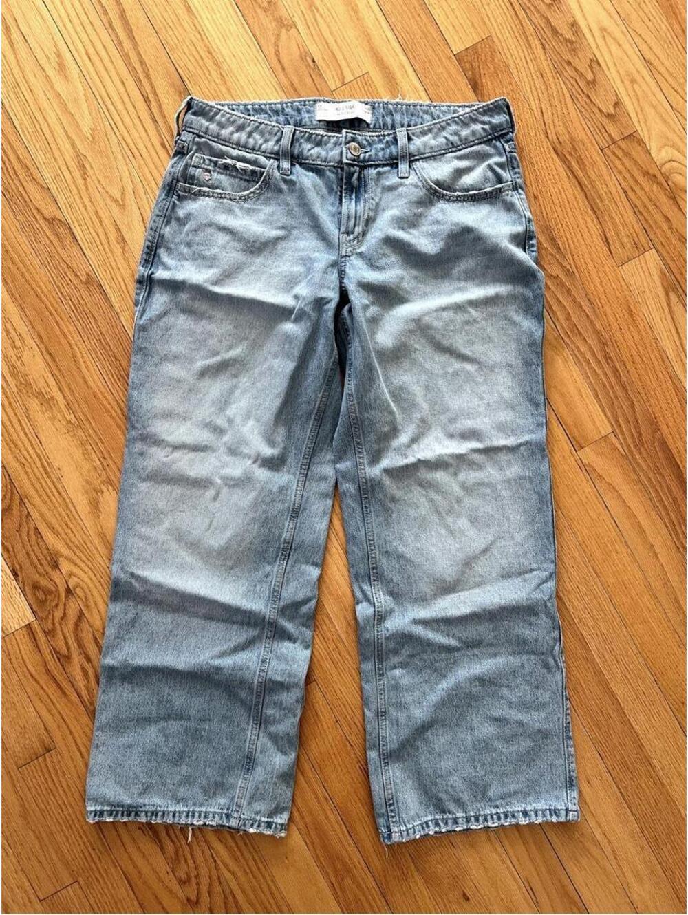 💙 Hollister Low Rise Baggy Jeans 💙
